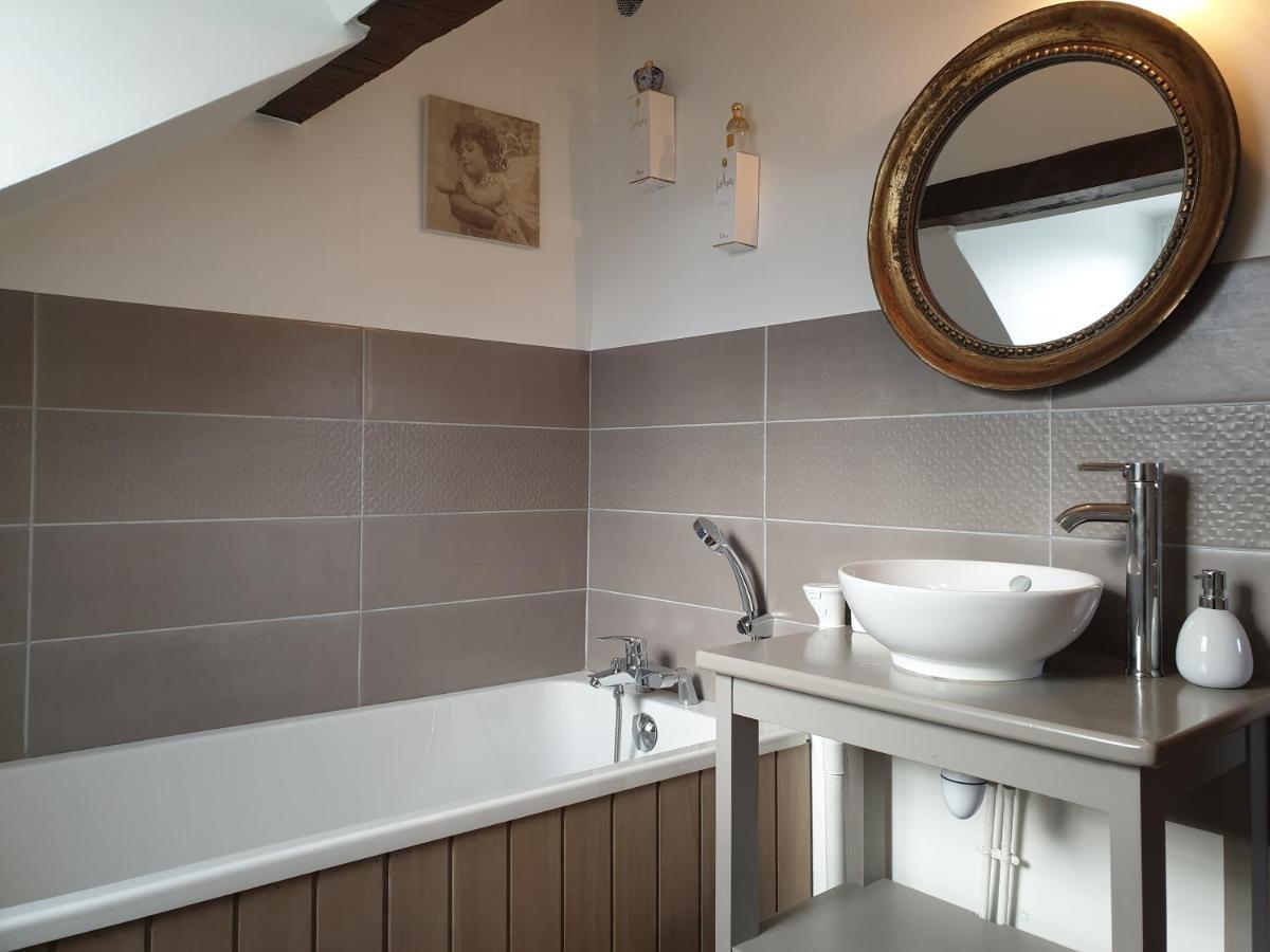 D'Anciennes "Chambres De Bonnes" องเฟลอร์ ภายนอก รูปภาพ
